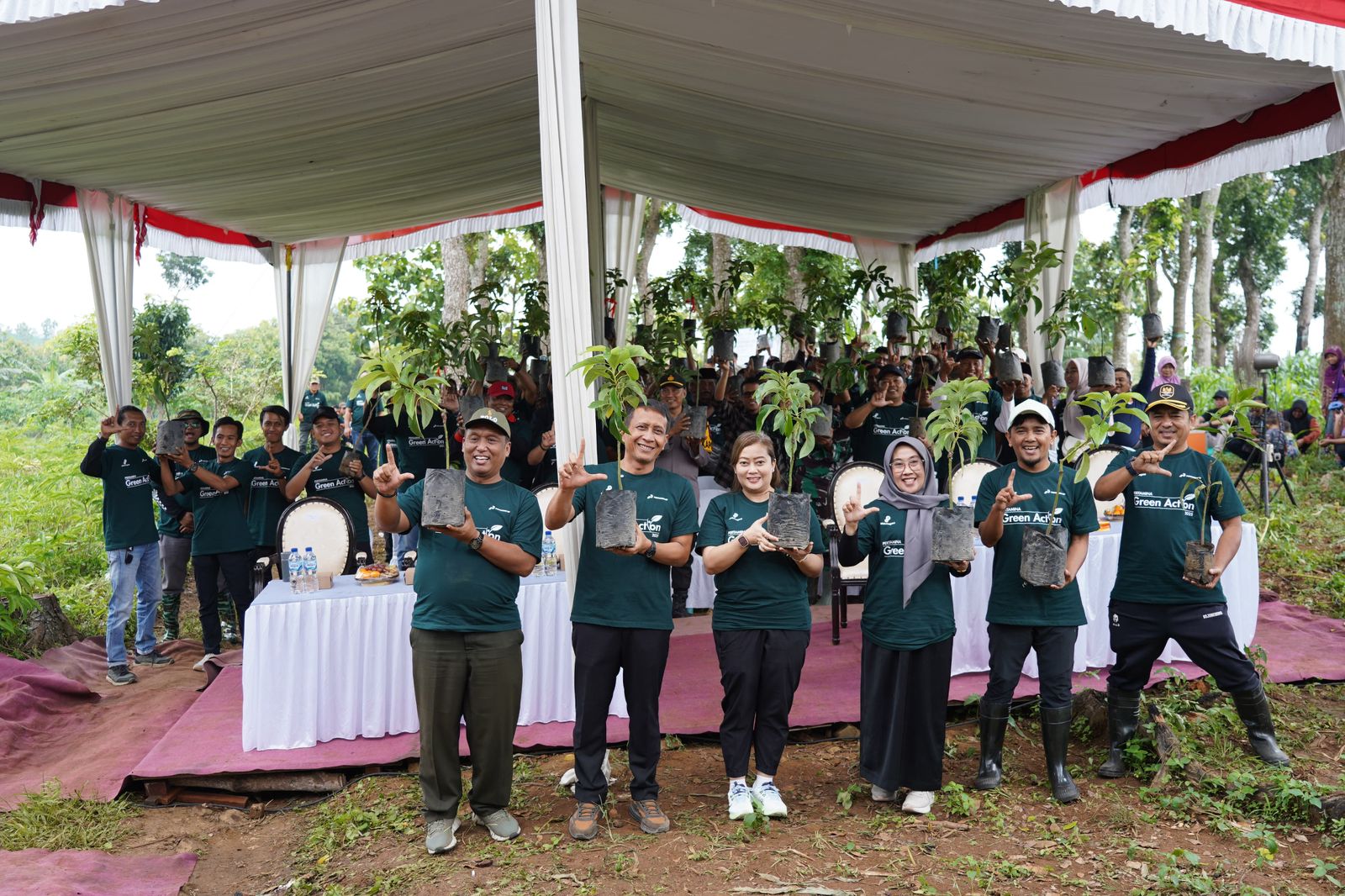 Penanaman Pohon Produktif dikaki Gunung Pandan