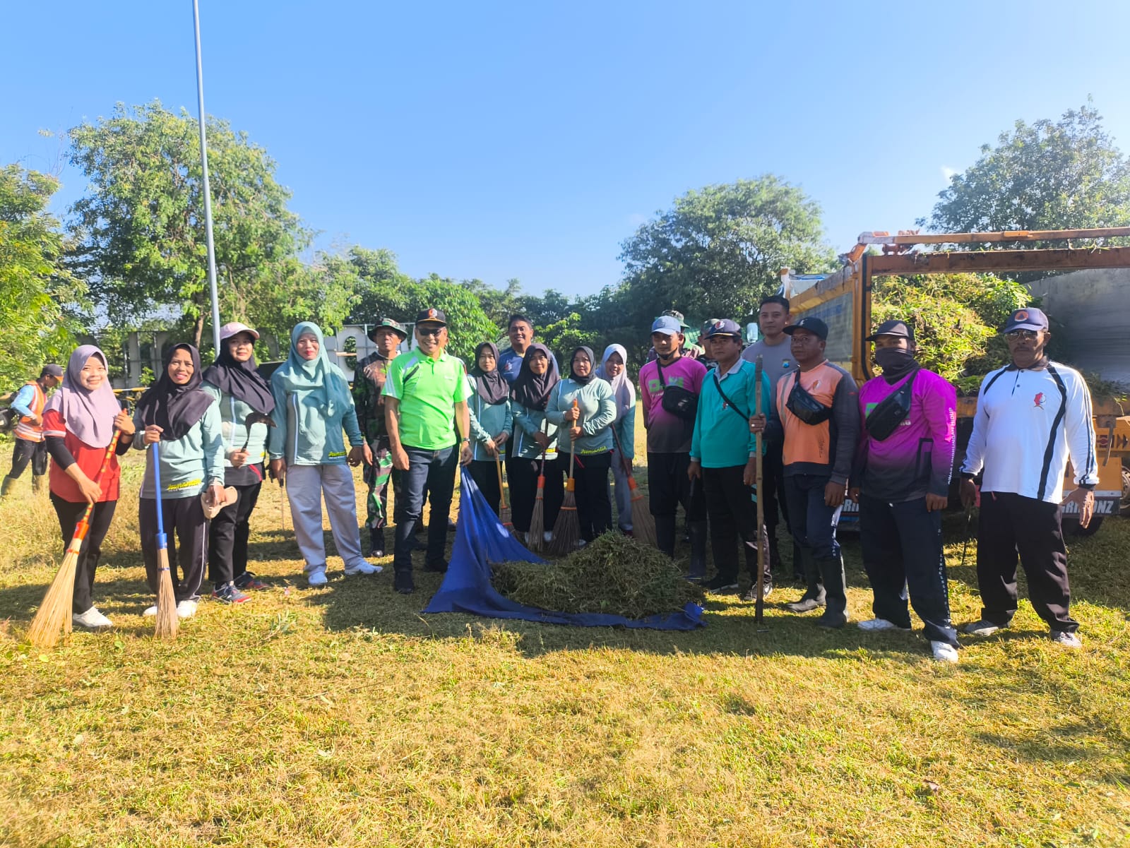 Sinergi DLH dan Kecamatan Kedewan dalam Penataan Lingkungan Melalui Giat ASRI