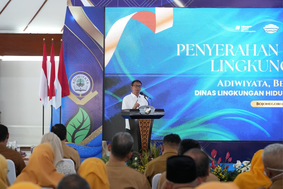 Penyerahan Penghargaan Lingkungan Hidup