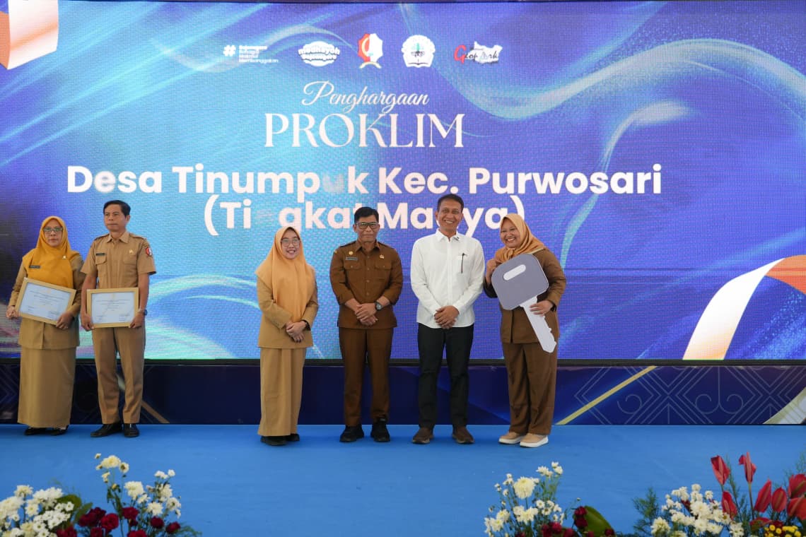 Penyerahan Penghargaan Lingkungan Hidup