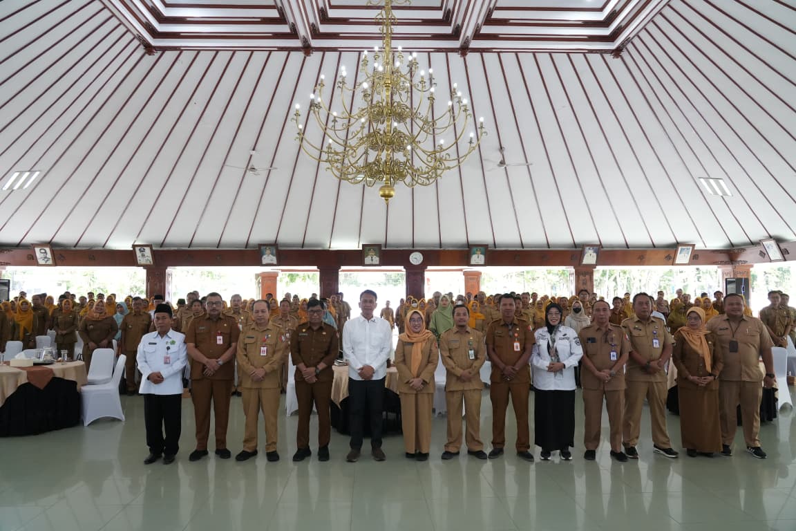 Penyerahan Penghargaan Lingkungan Hidup
