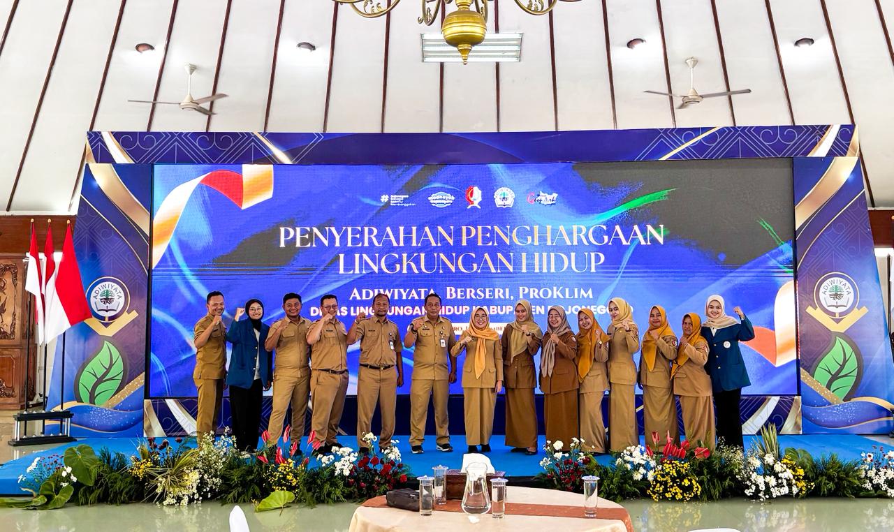Penyerahan Penghargaan Lingkungan Hidup